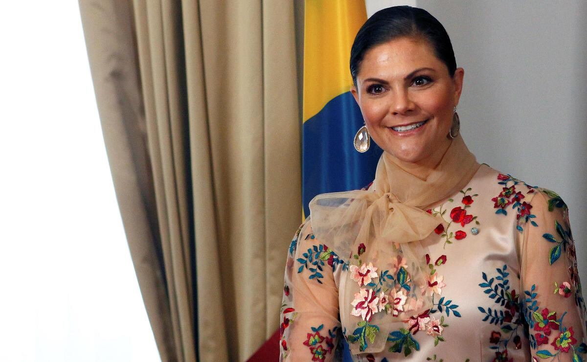 Victoria de Suecia y la princesa Estelle vuelven a coordinar sus outfits