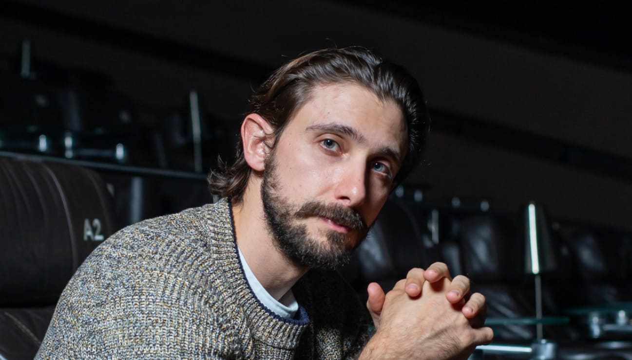 Emiliano Zurita revive el Festival de Avándaro en "Autos, mota y rocanrol"