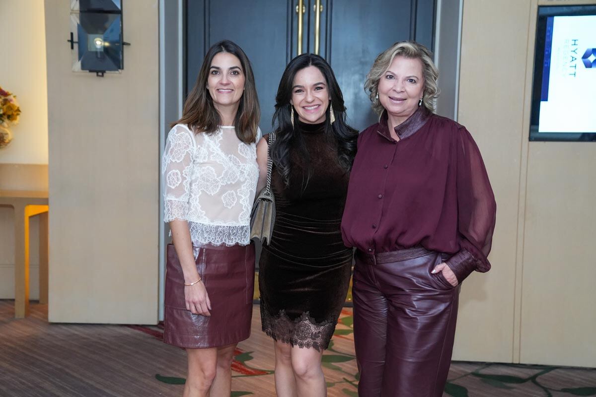 Yasmín y Mariana Hernández con Dulce Martell. (Foto: Leonardo Gómez)