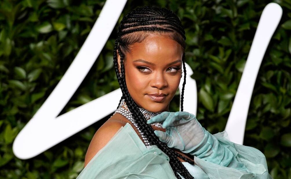 Rihanna brilla entre diamantes y debuta en el club de los billonarios 