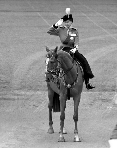 La reina Isabel ll monta a caballo todos los días durante la cuarentena