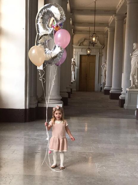 La sesión de fotos de la princesa Leonor de Suecia por sus tres años
