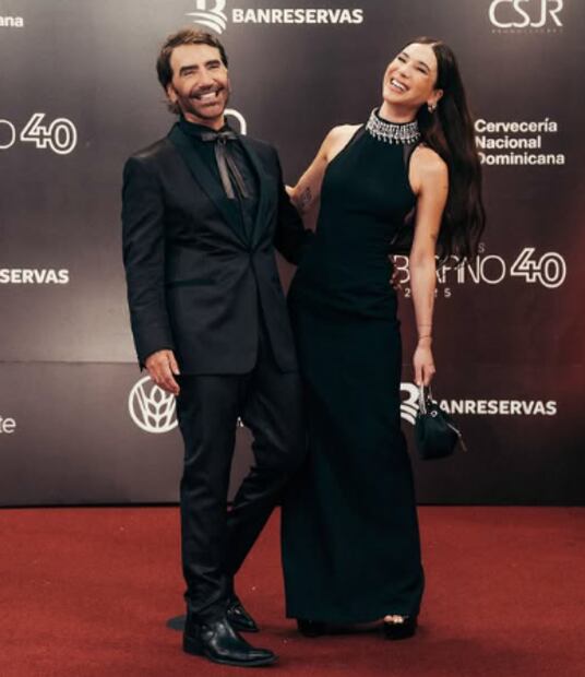 Alejandro Fernández y Karla Laveaga en los Premios Soberano / Foto: Instagram