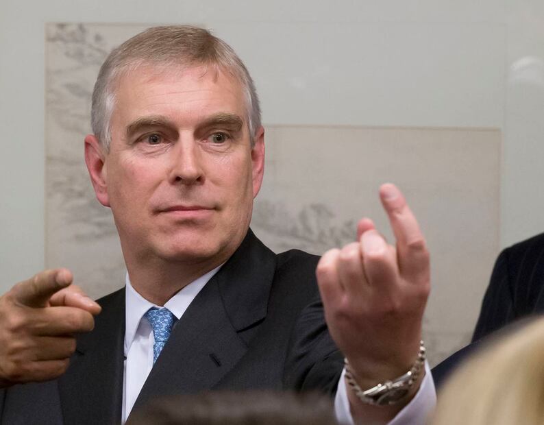 Libro revela que Andrés de York conocía la red de pedofilia de Jeffrey Epstein 