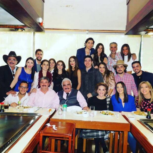 Karla Laveaga y Alejandro Fernández nuevamente juntos
