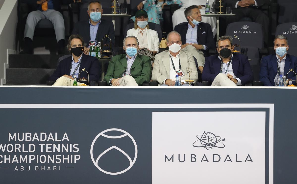 Juan Carlos de España reaparece en partido de Nadal tras huir a Emiratos Árabes