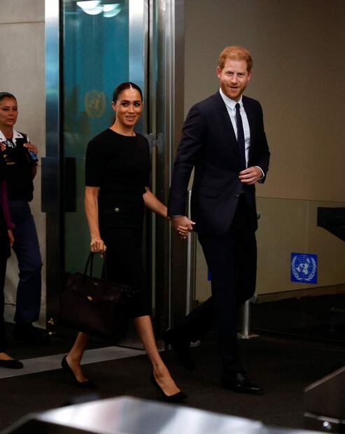 Meghan Markle y el príncipe Harry llegan tomados de la mano a la ONU