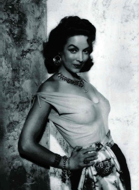 María Félix será interpretada por Sandra Echeverría en serie de Televisa Univisión
