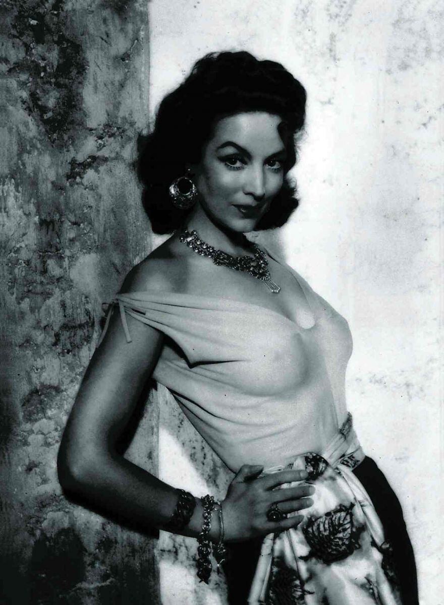 María Félix será interpretada por Sandra Echeverría en serie de Televisa Univisión