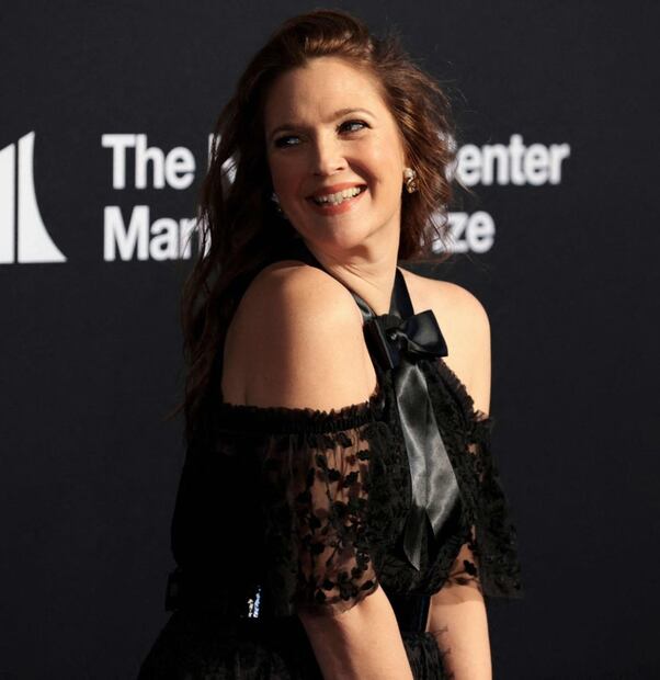 Drew Barrymore vive su primer bochorno menopáusico en plena transmisión en vivo