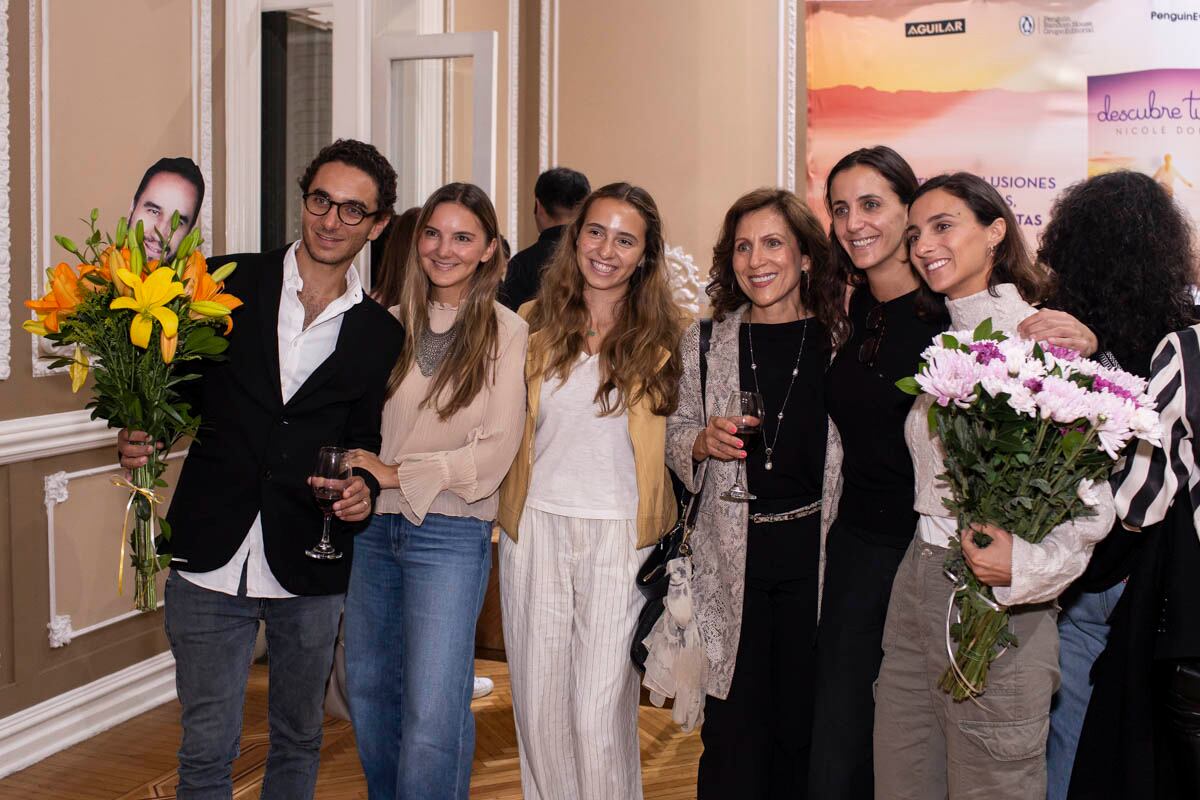 Daniel Domit, Verónica Villarreal de Domit, Emily Domit, Rosy Sayeg, Chris y Lilo Domit. (Foto: Esteban Torreblanca)