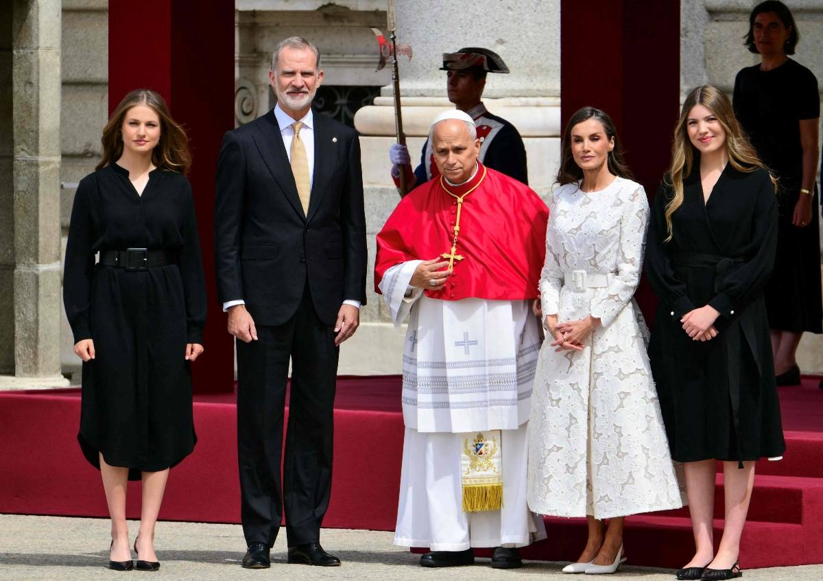 La Familia Real de España junto al papa León XIV en el Palacio Real de Madrid / Foto: AFP