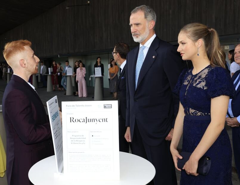 El rey Felipe VI de España con la princesa Leonor previo a los premios de la Fundación Princesa de Girona / Foto: Casa Real de España
