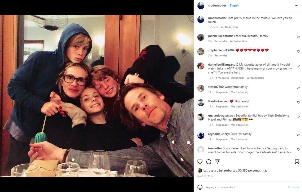 Julia Roberts felicita a sus mellizos por sus 18 años con dulce foto 