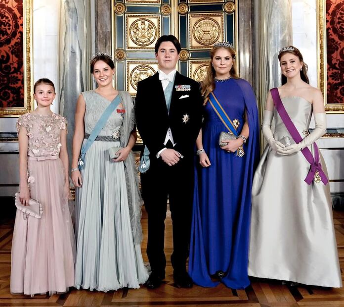 Christian de Dinamarca junto a las princesas Estelle de Suecia, Ingrid de Noruega, Amalia de Holanda y Elisabeth de Bélgica / Instagram: @detdanskekongehus