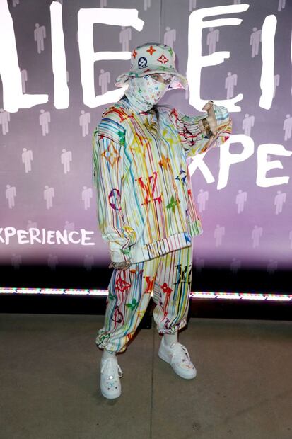 Los 5 outfits más memorables de Billie Eilish que van desde Louis Vuitton hasta Gucci 
