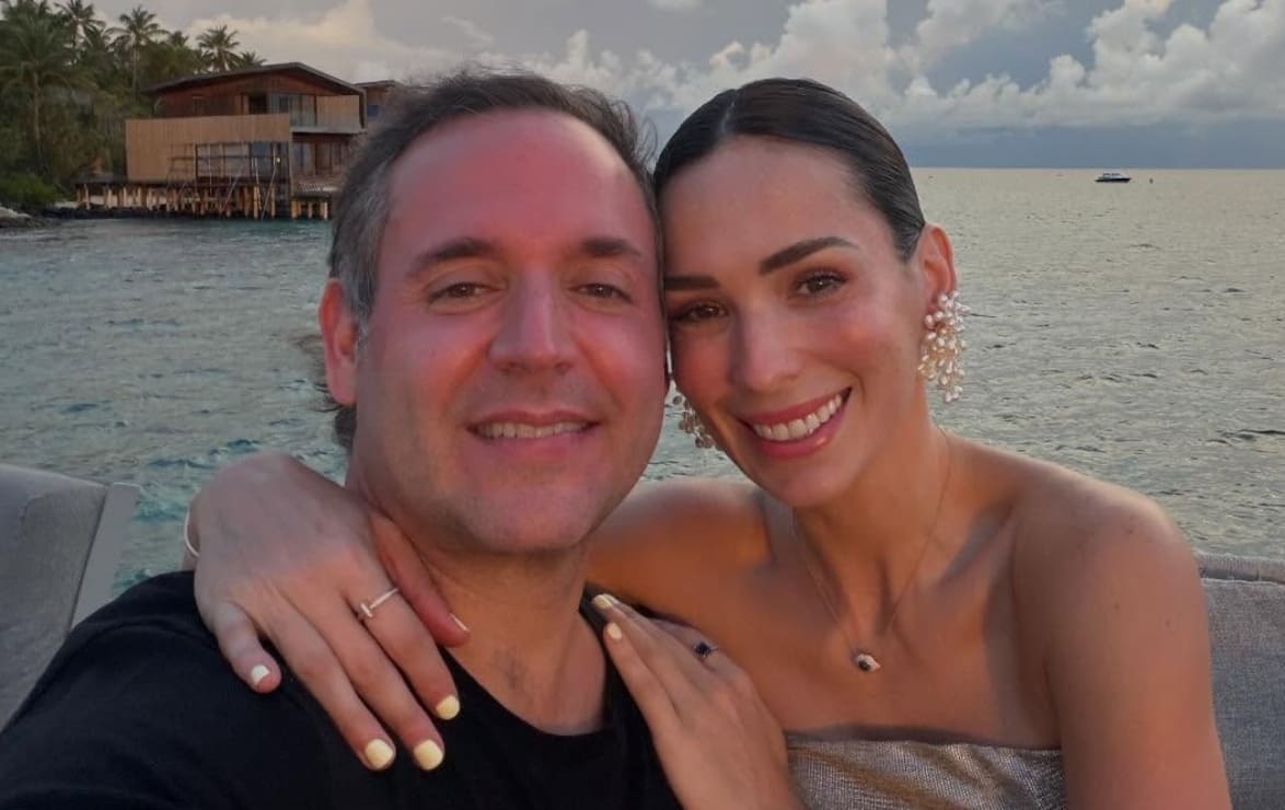 Muy enamorada, Charito Ruiz se compromete con Juan Beltrán del Río
