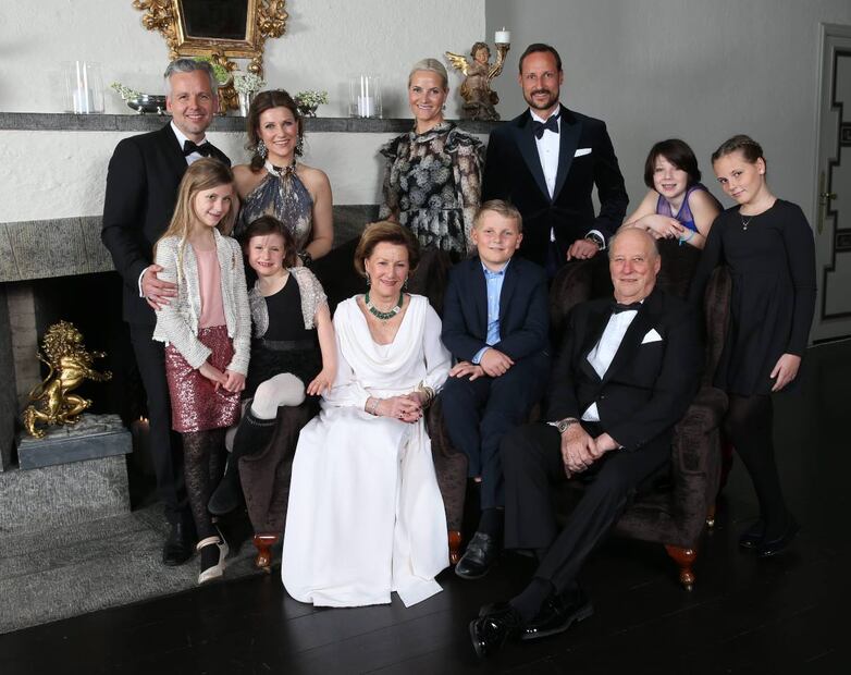 Ari Behn, Leah Isadora Behn, Emma Tallulah Behn, la princesa Martha Louise, la reina Sonja, la princesa Mette Marit, el príncipe Sverre Magnus, el príncipe heredero Haakon, el rey Harald, Maud Angélica Behn y la princesa Ingrid Alexandra. Foto del 2016 / EFE