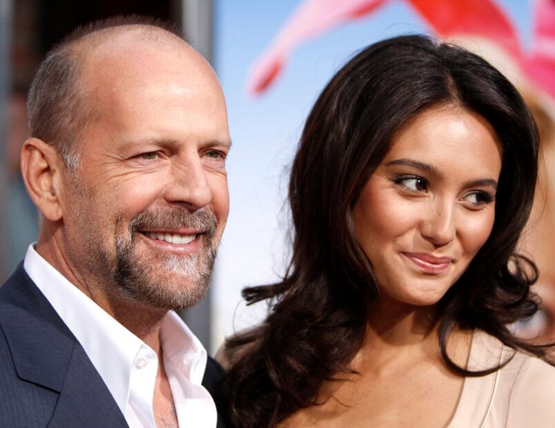 Esposa de Bruce Willis confiesa estar 'completamente enamorada' del actor con conmovedor video