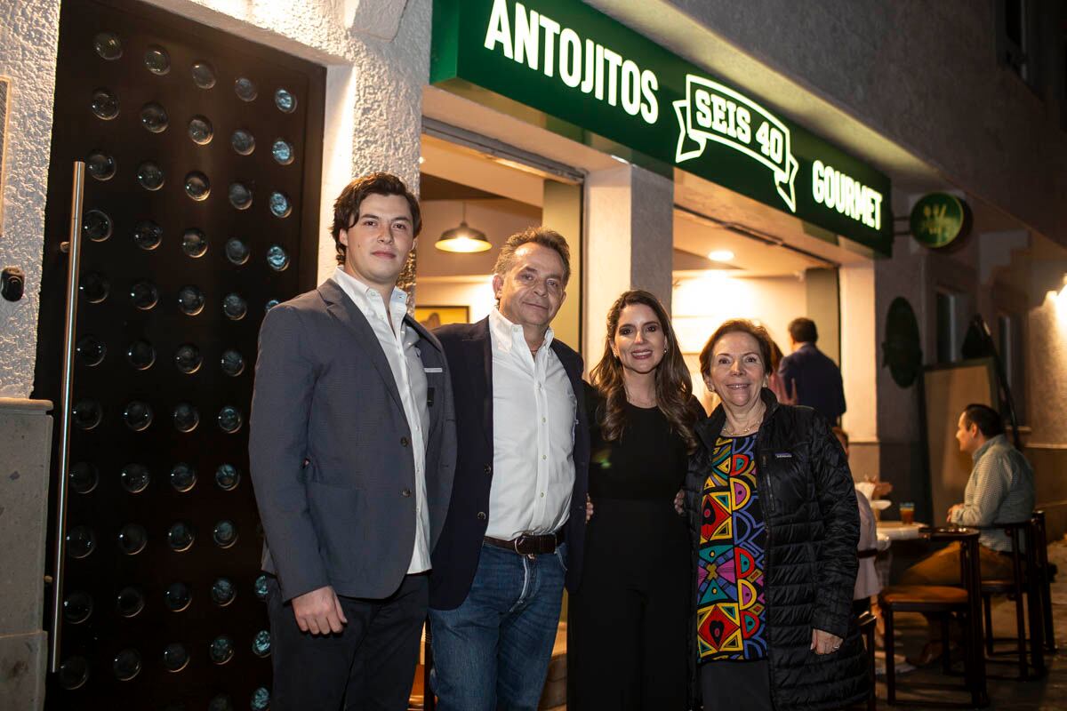 Rodrígo Álvarez, Roberto Álvarez, Andrea Cervantes e Irma Recio. Foto: Esteban Torreblanca