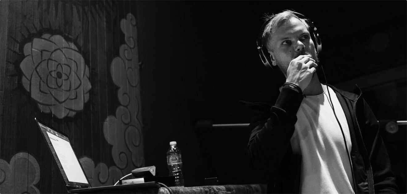 A casi un año de la muerte de Avicii, su familia creará una fundación para prevenir el suicidio