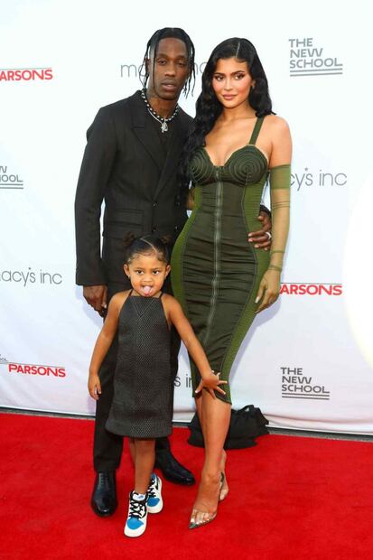 Kylie Jenner con Travis Scott y su hija Stormi / AP