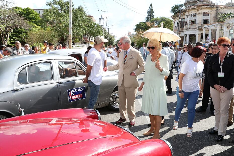 El príncipe Carlos sonriente y encantador en su visita a Cuba 
