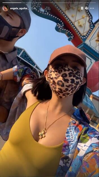 Ángela Aguilar se divierte en Disneyland y sorprende con sexy look