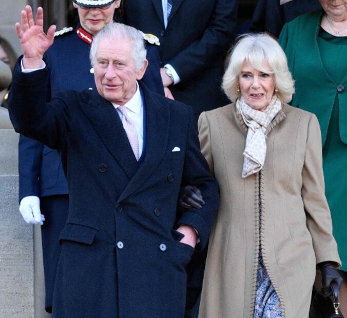 Cancelan visita del rey Carlos III y Camila a Francia ante disturbios fuera de control