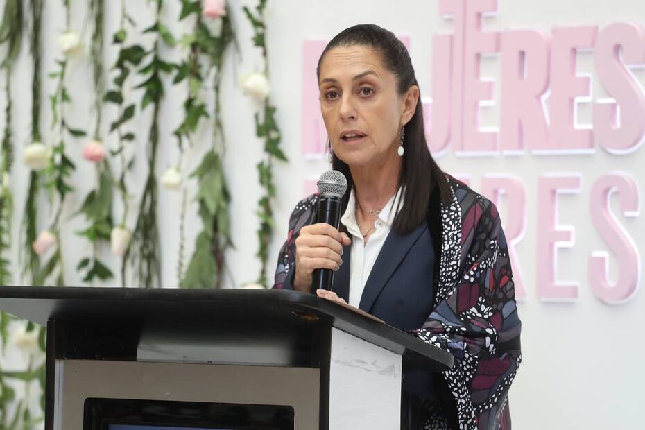 Claudia Sheinbaum y Ximena Sariñana en el desayuno de las 104 Mujeres Líderes de México