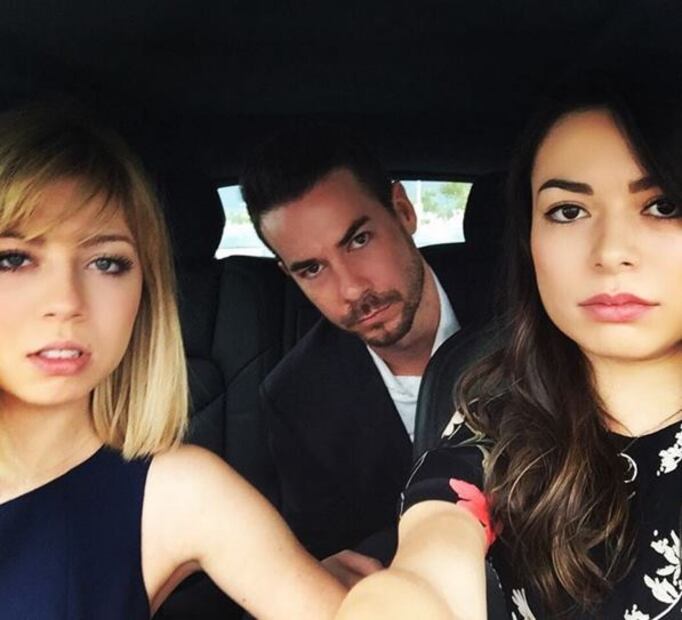 El elenco de iCarly se reúne en la boda de Nathan Kress 