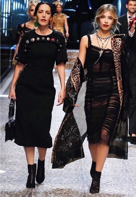 Michelle Salas, la fashion icon se une al movimiento #tiedtogether