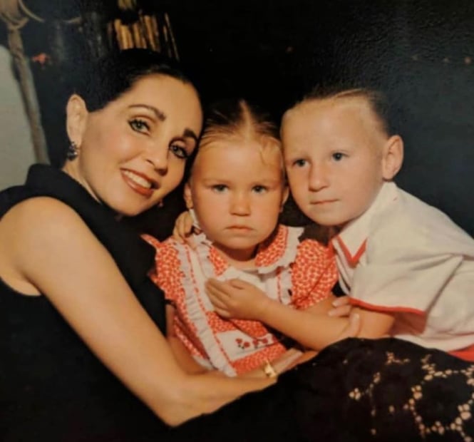 María Elvia Amaya Araujo con sus hijos Nirvana y Jorgecarlos / Instagram