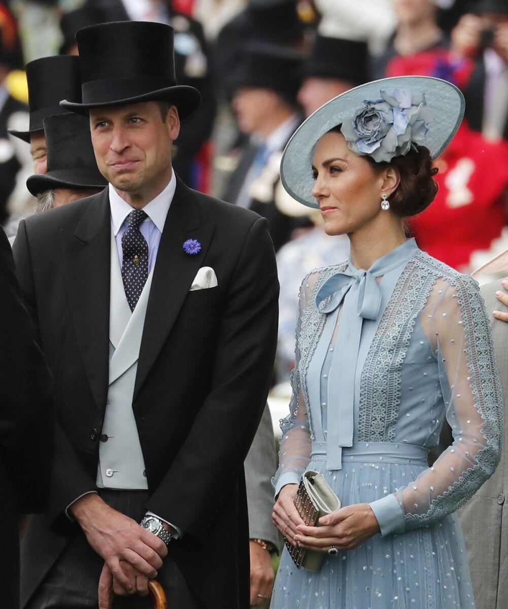 Motocicleta del príncipe William y Kate Middleton atropelló de gravedad a una mujer de 80 años