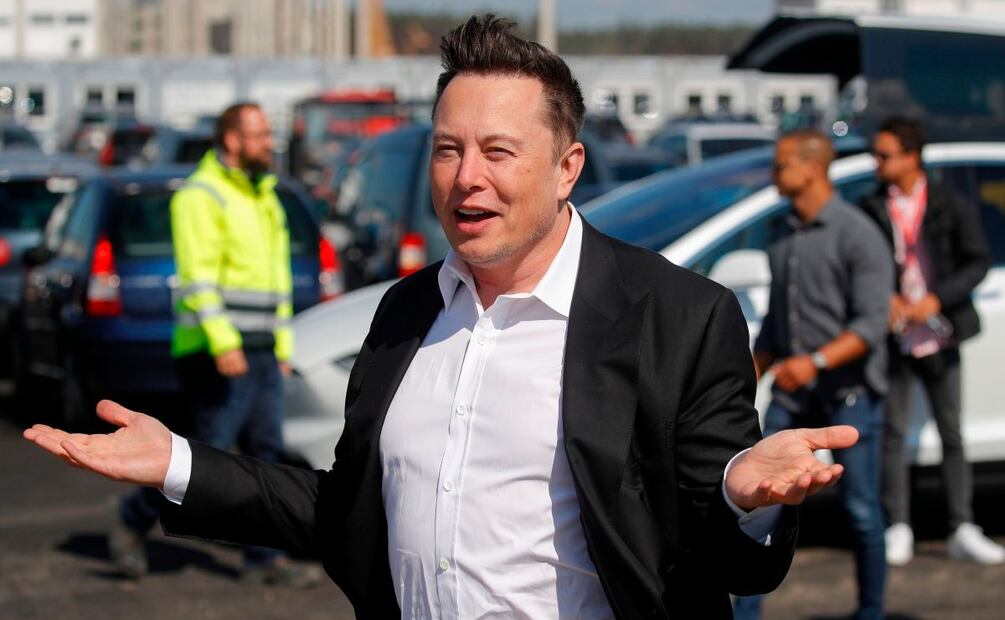 Elon Musk habla de su exigente horario; sólo duerme 6 horas