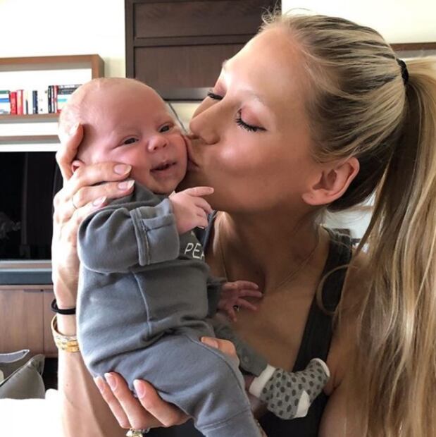 Enrique Iglesias publica la primera foto de uno de sus bebés