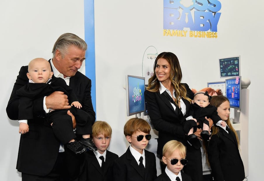 El regreso de Alec Baldwin a la alfombra roja acompañado de sus 6 hijos