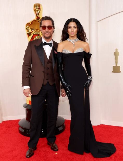Matthew McConaughey y Camila Alves en los premios Oscar 2024 / AFP