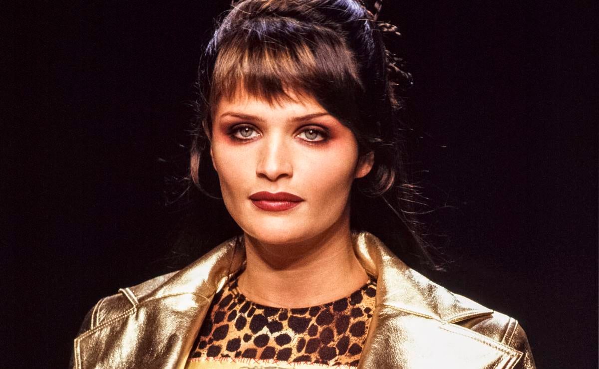 Helena Christensen posa en la nieve ¡en bikini!