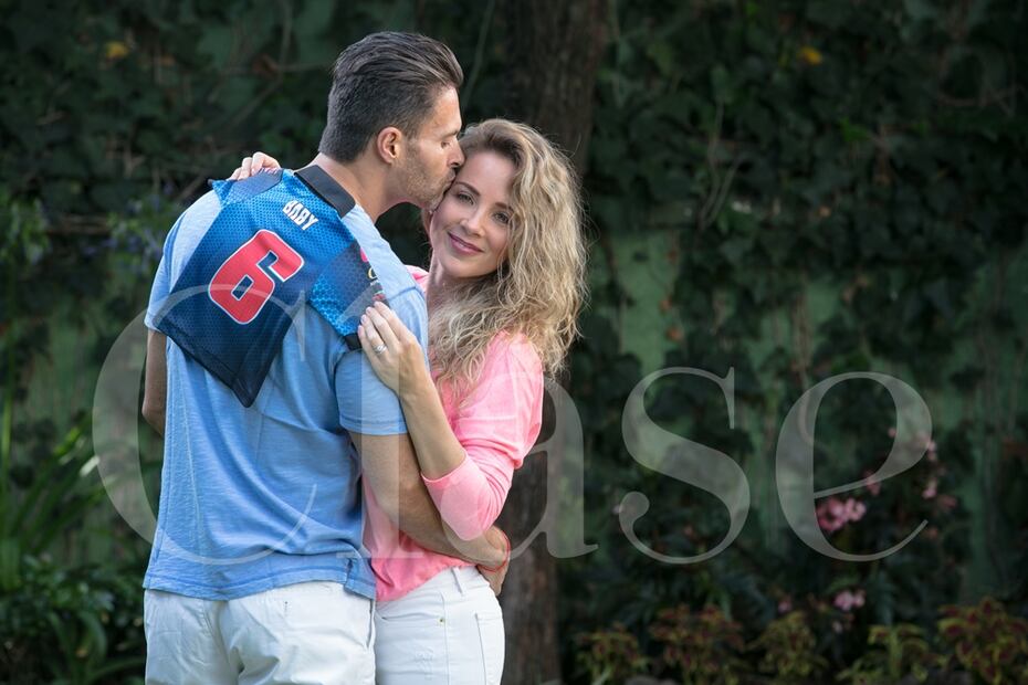 EN PORTADA: Christina Lima y Rogelio López BABY ON BOARD!