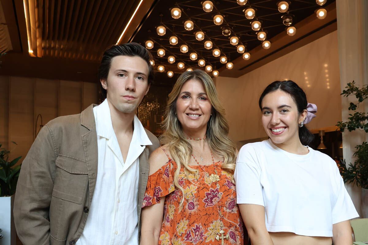 Alain Girón, Desirée Navarro y Valentina Girón. (Foto: Nayeli Castillo)