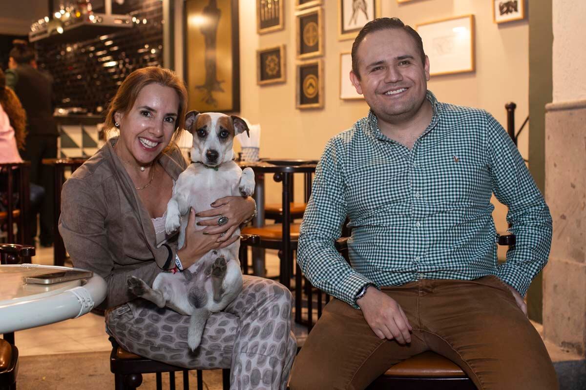 Vanessa González, Roach y Arturo Montes de Oca. Foto: Esteban Torreblanca