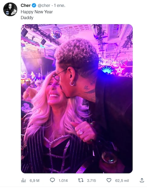 Cher, de 76, y su novio Alexander, de 37, llevan su relación a otro nivel y sus hijos están involucrados