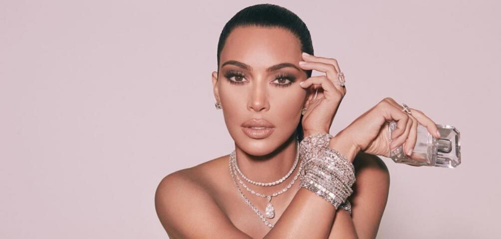 Kim Kardashian muestra el gran tamaño del refrigerador principal de su casa
