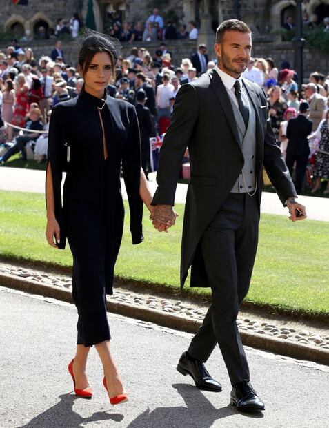 David y Victoria Beckham donan su atuendo 'real' a beneficio de fundación 