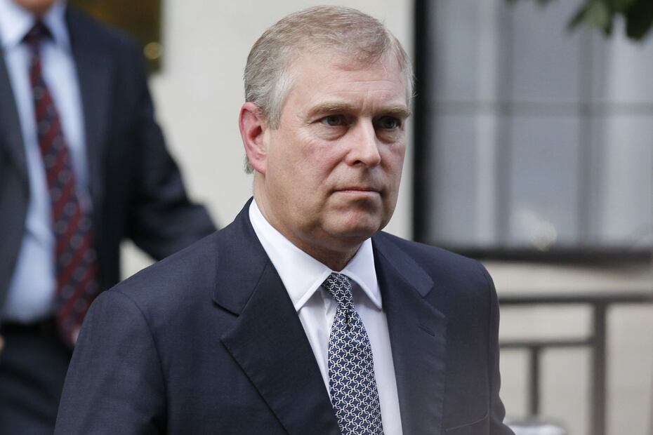 El príncipe Carlos planea reducir al mínimo a los miembros de la realeza 