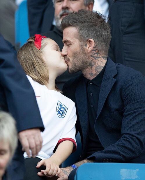 David Beckham es captado besando en la boca nuevamente a su hija Harper de 7 años
