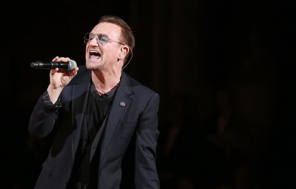Bono, de U2, celebra 60 años con una playlist de las canciones que "lo salvaron"