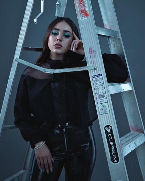 Danna Paola comparte foto y Yuya alaba su belleza