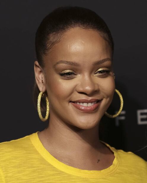 Rihanna festeja 32 años en México